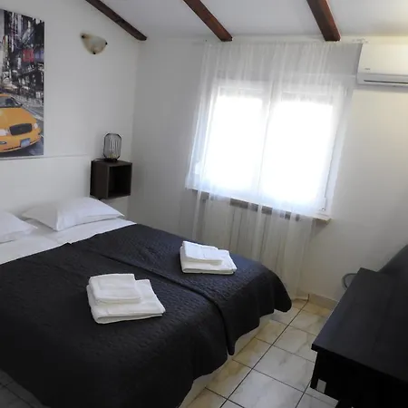 Ines- Stinjan Apartamento Pula