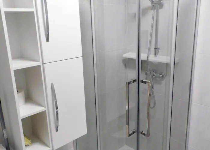 Ines- Stinjan Apartament *